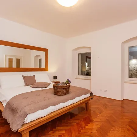 Piazza Dei Signori Penthouse Split