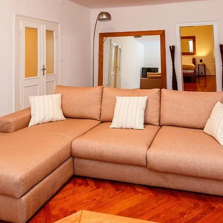 Piazza Dei Signori Penthouse Apartment Split