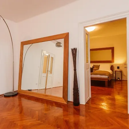 Piazza Dei Signori Penthouse Split