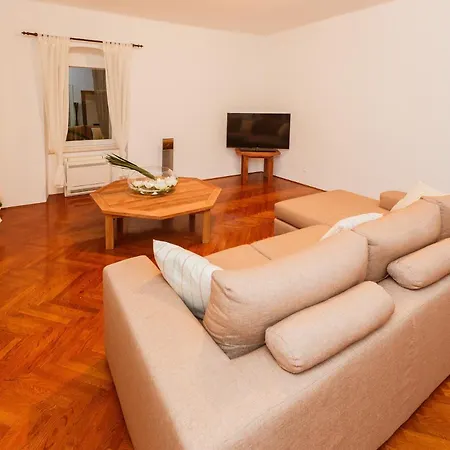 Piazza Dei Signori Penthouse Apartment