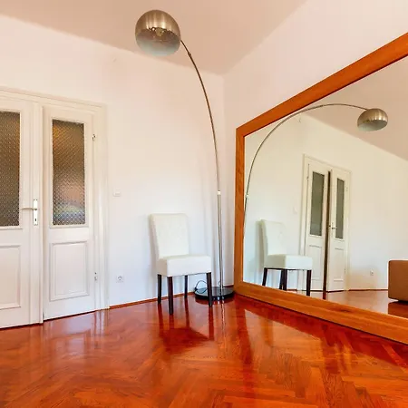 Piazza Dei Signori Penthouse Apartment Split