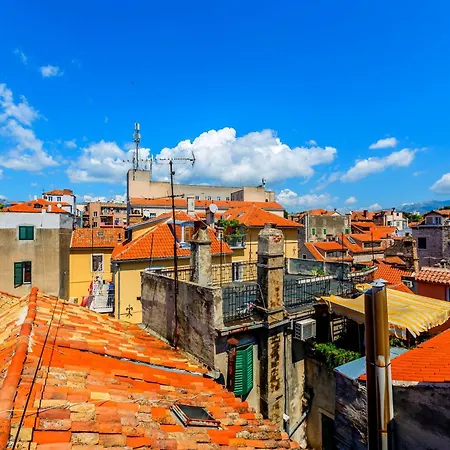 Piazza Dei Signori Penthouse Split