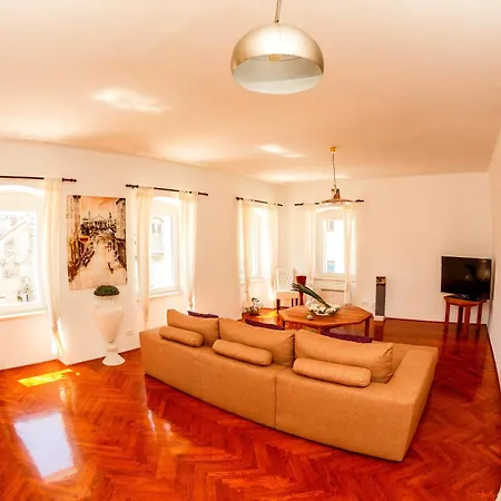 Apartment Piazza Dei Signori Penthouse *