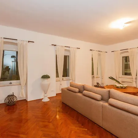 Apartment Piazza Dei Signori Penthouse