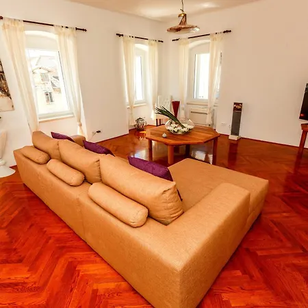 Apartment Piazza Dei Signori Penthouse *