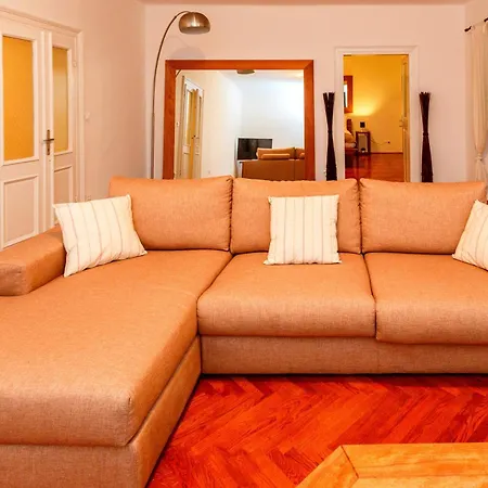 Piazza Dei Signori Penthouse Apartment Split